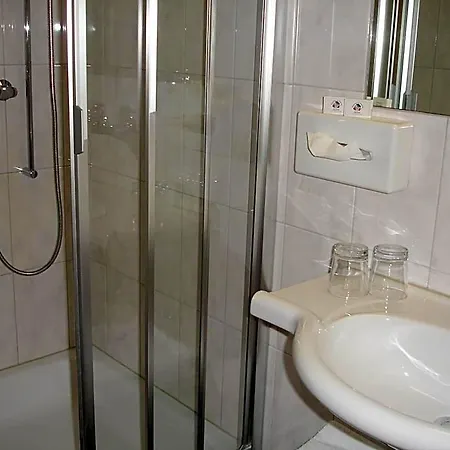 Hotel Garni Hostatt 3*