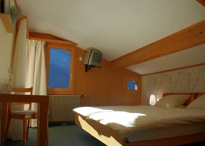 Hotel Garni Hostatt 3*